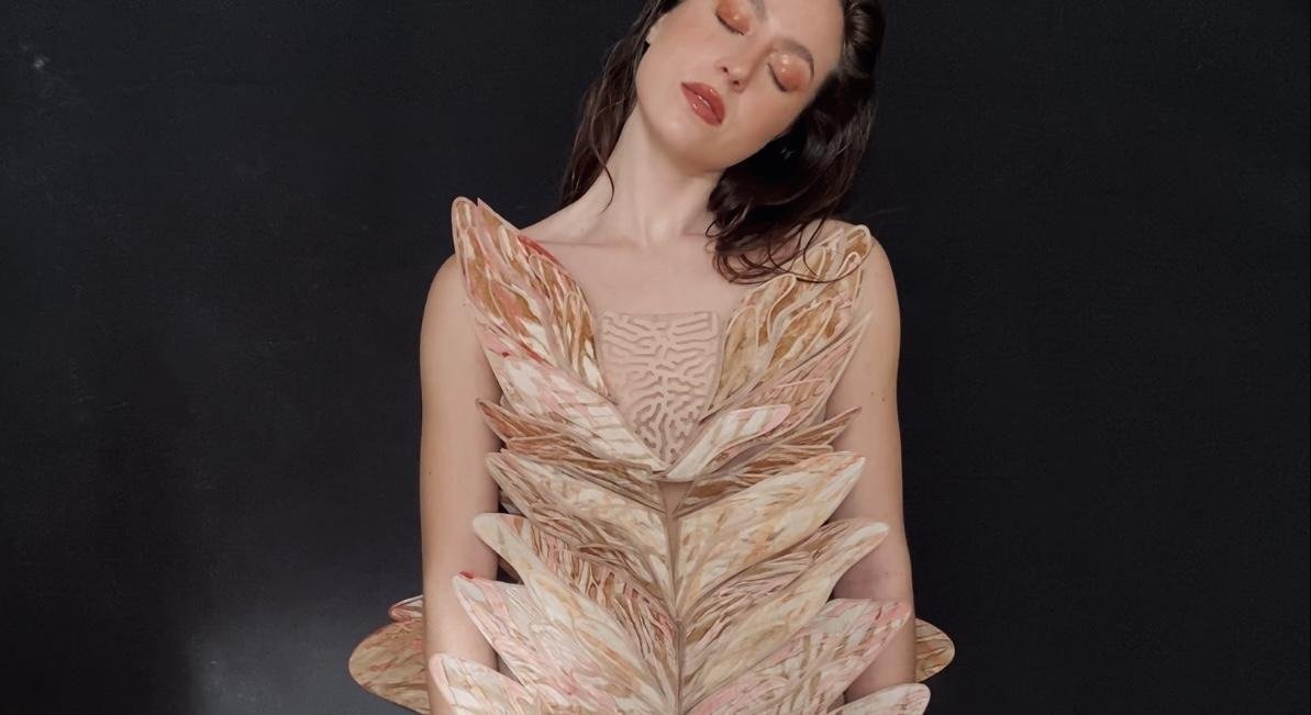 Cappucine — cream 3D printed collar of overlapping feather forms